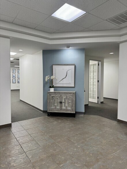 More Photos Of 101 Tiki Dr, Tiki Island Office Residential For Lease