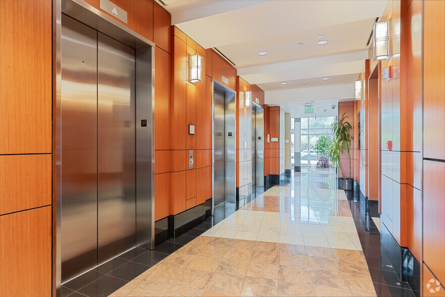 More Photos Of 1800 Pembrook Dr, Orlando Office For Lease