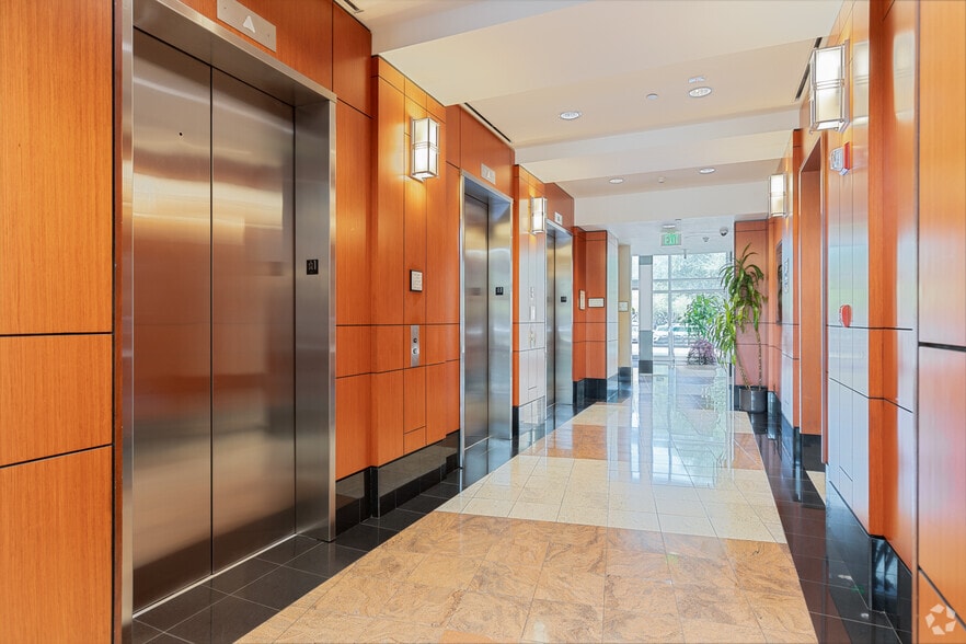 More Photos Of 1800 Pembrook Dr, Orlando Office For Lease