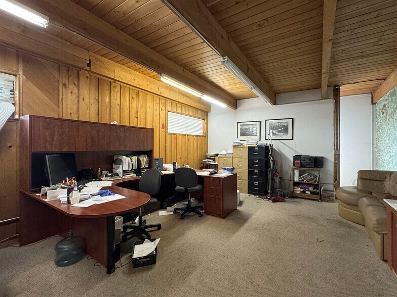 More Photos Of 275 S 7th Ave, Sequim Auto Repair For Sale