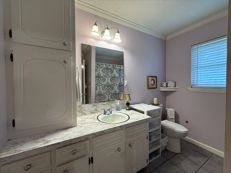 More Photos Of 608 S Pine St, Cabot Flex For Sale