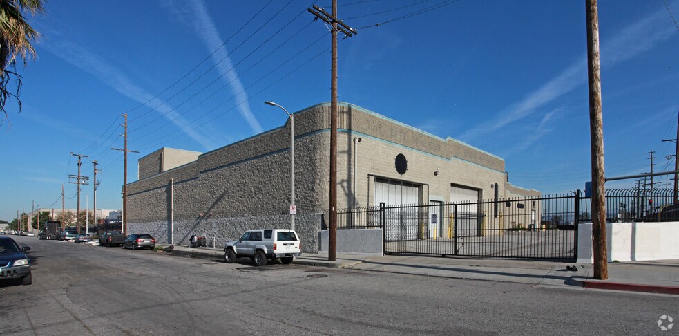 Primary Photo Of 4121 S Alameda St, Los Angeles Warehouse For Lease