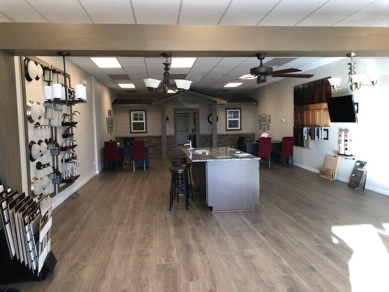 More Photos Of 2201 W Nob Hill Blvd, Yakima Freestanding For Lease