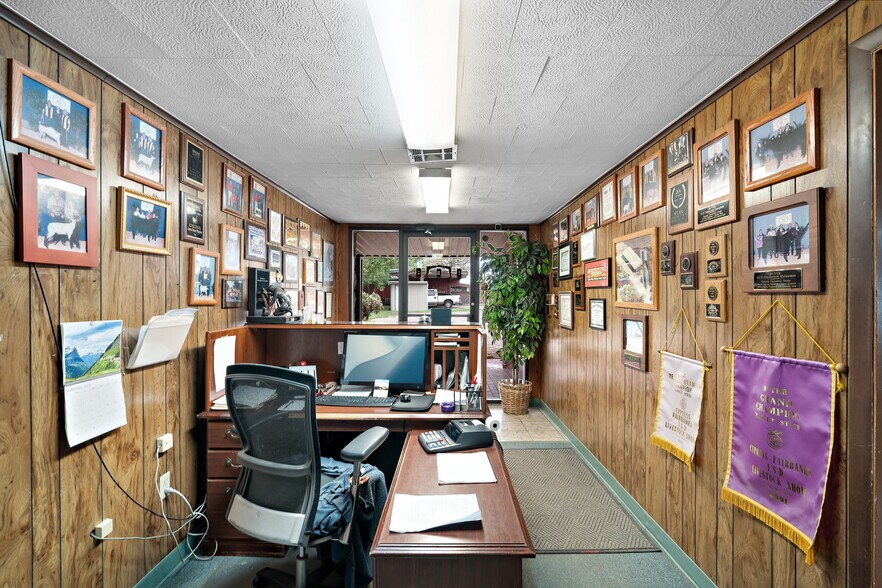 More Photos Of 7438 Wright Rd, Houston Light Distribution For Sale