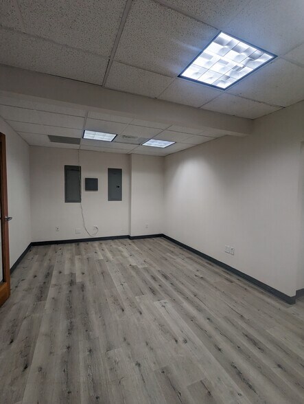 More Photos Of 5311 Topanga Canyon Blvd, Woodland Hills Office For Lease
