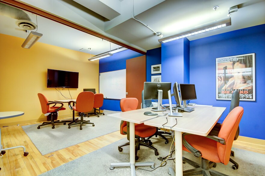 More Photos Of 75 Prom Du Portage, Gatineau Storefront Retail Office For Sale