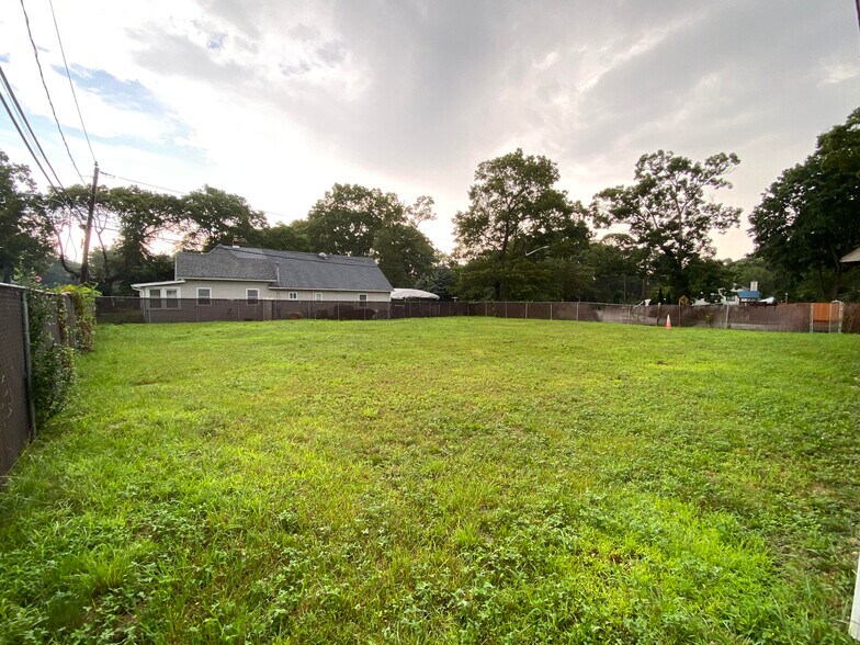 More Photos Of 21 Old Montauk Hwy, Mastic Medical For Sale