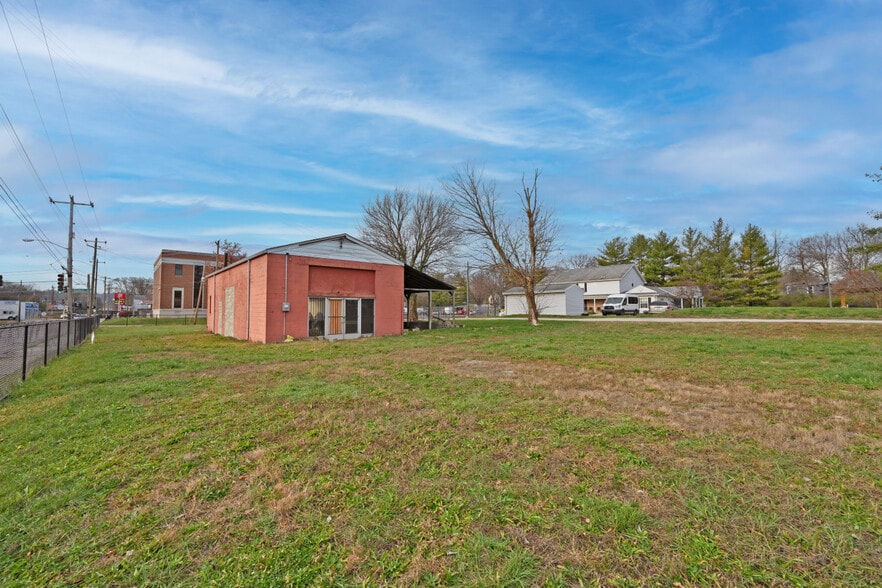 More Photos Of 206 E Galbraith Rd, Cincinnati General Retail For Sale