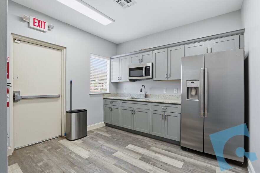 More Photos Of 189 Elm St, Lewisville Office For Sale