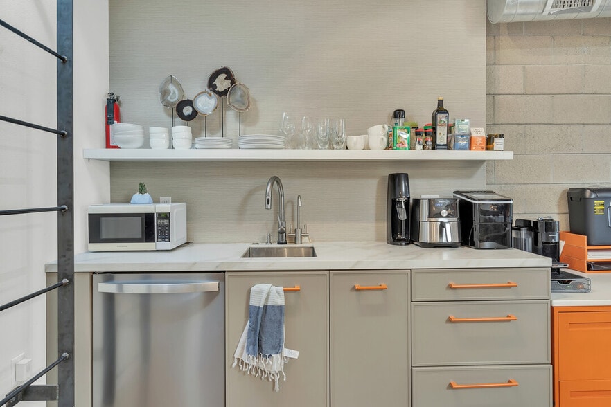 More Photos Of 2487 Kettner Blvd, San Diego Office For Sale