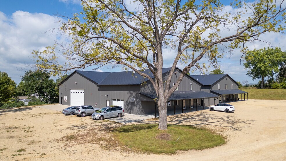 More Photos Of 514 E 9th St, Zumbrota Industrial For Lease