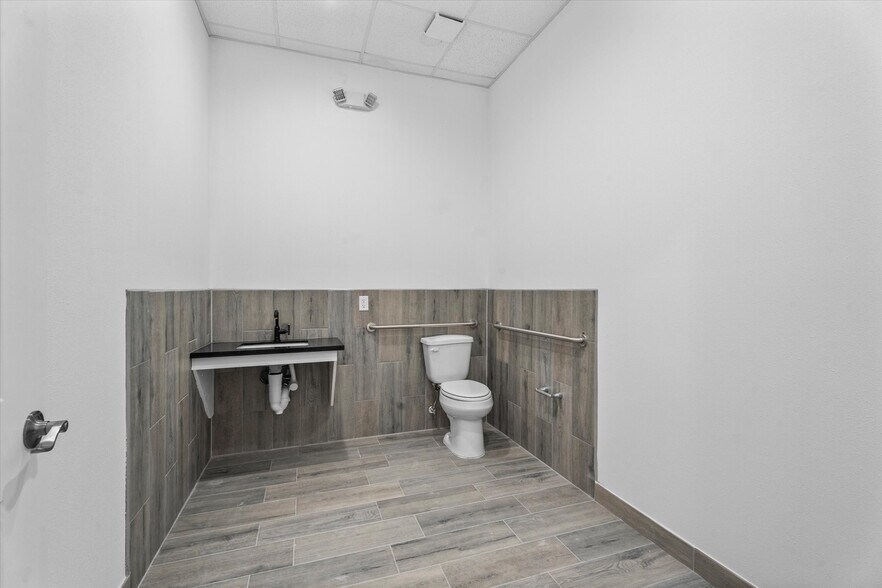 More Photos Of 26605 Cook Field Rd, Katy Light Distribution For Lease