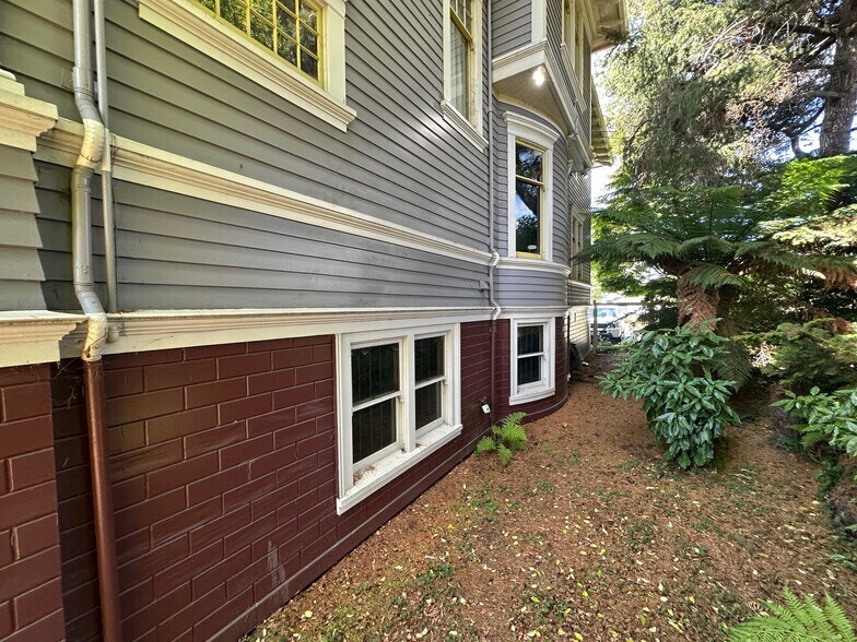 More Photos Of 1369 G St, Arcata Office Residential For Sale