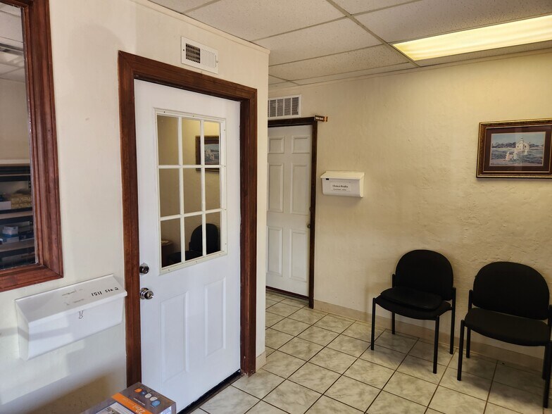 More Photos Of 1509-1511 W Gore Blvd, Lawton Office For Lease