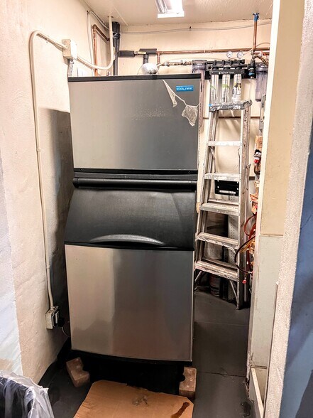 More Photos Of 7380 Wiles Rd, Coral Springs Freestanding For Sale