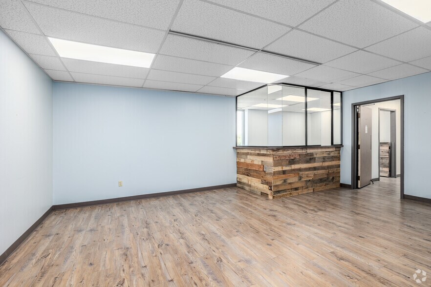 More Photos Of 2801 Parklawn Dr, Midwest City Medical For Lease