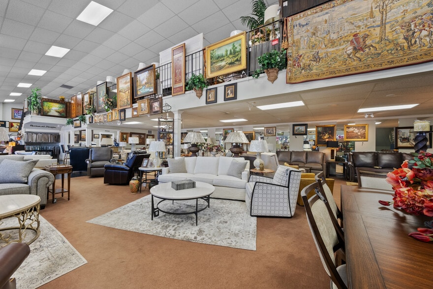 More Photos Of 23661 Newhall Ave, Santa Clarita Freestanding For Sale