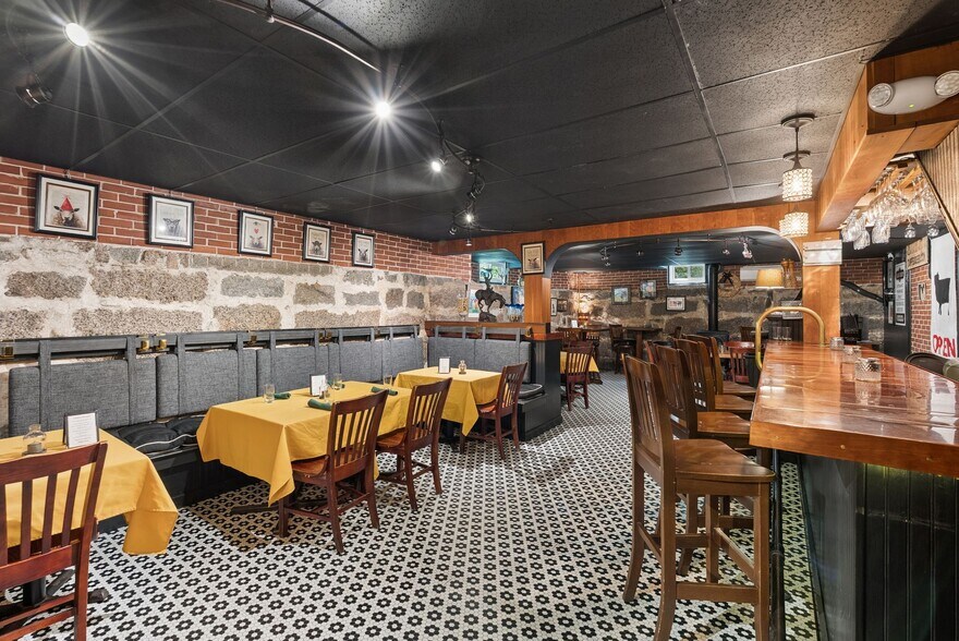More Photos Of 548 Main St, Fryeburg Hotel For Sale