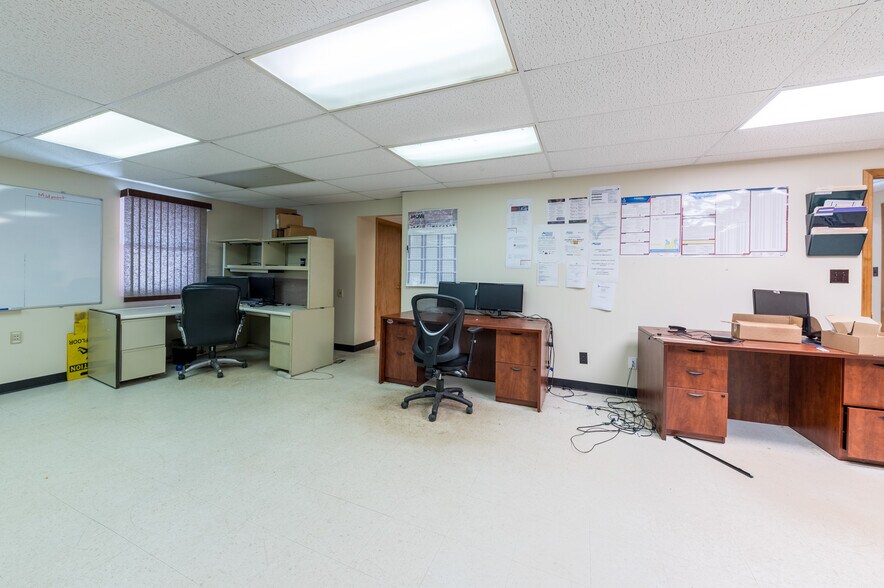 More Photos Of 123 Turkey Run Rd, Salem Distribution For Lease