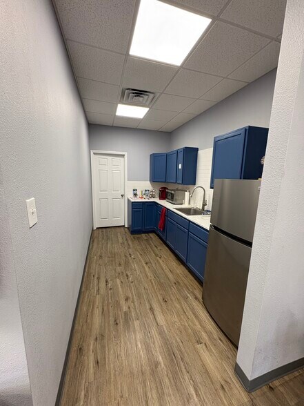 More Photos Of 21287 Foster Rd, Spring Warehouse For Lease