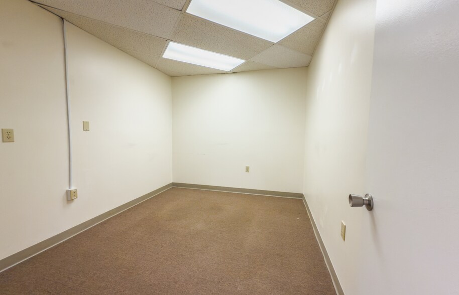 More Photos Of 100 Arbor Dr, Christiansburg Office For Lease