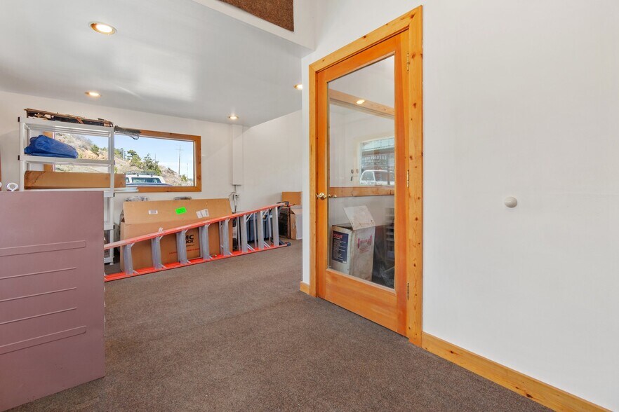 More Photos Of 397-584E Highway 119, Nederland Auto Repair For Sale