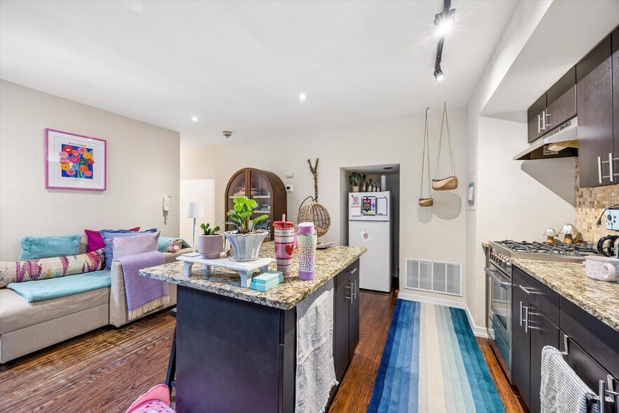 More Photos Of 1909 S Broad St, Philadelphia Office Residential For Sale