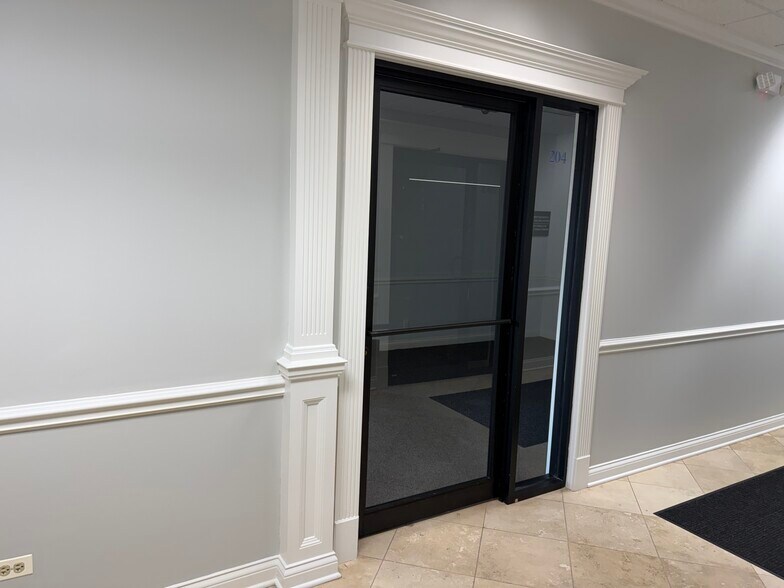 More Photos Of 1880 W Winchester Rd, Libertyville Medical For Sale