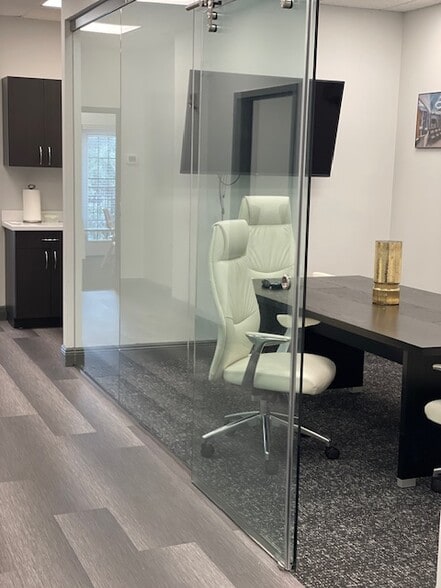 More Photos Of 2295 S Hiawassee Rd, Orlando Office For Lease