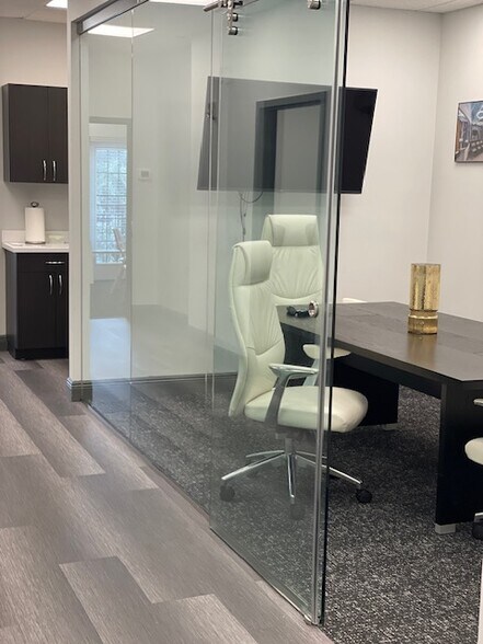 More Photos Of 2295 S Hiawassee Rd, Orlando Office For Sale