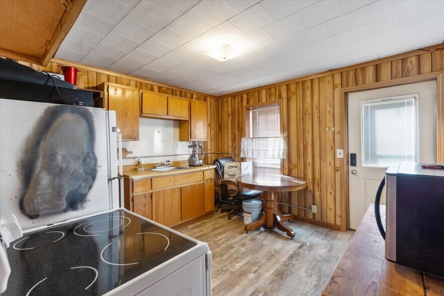 More Photos Of 1034 8th St, Onawa Bar For Sale