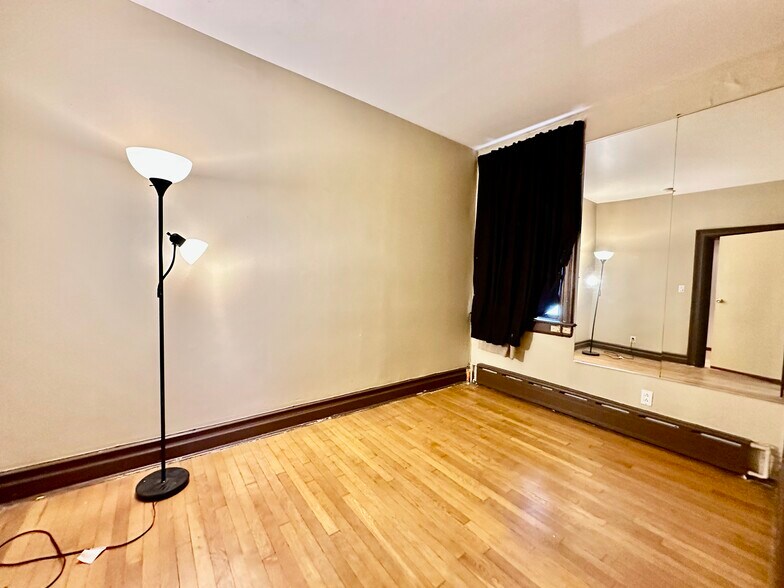 More Photos Of 3005 31st Ave, Astoria Medical For Lease