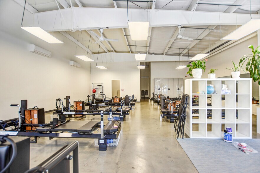 More Photos Of 989 W Spain St, Sonoma Warehouse For Lease