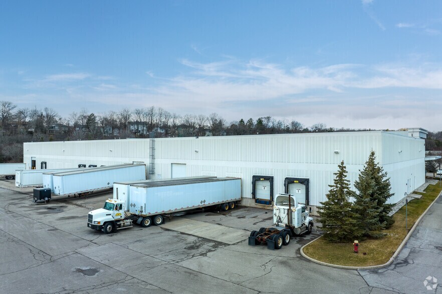 More Photos Of 1293 N Service Rd E, Oakville Warehouse For Lease