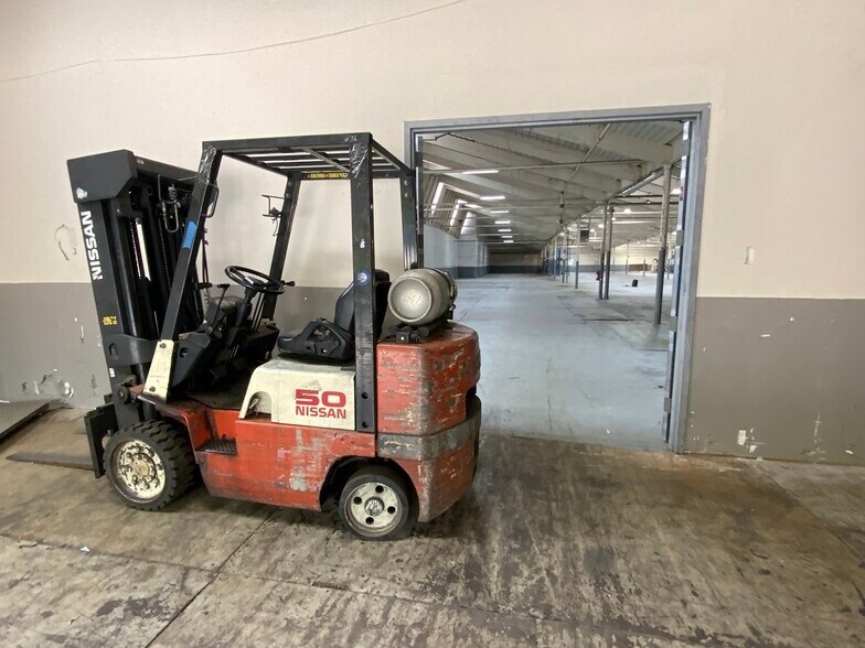 More Photos Of 129 Brookside Ave, West Warwick Manufacturing For Lease