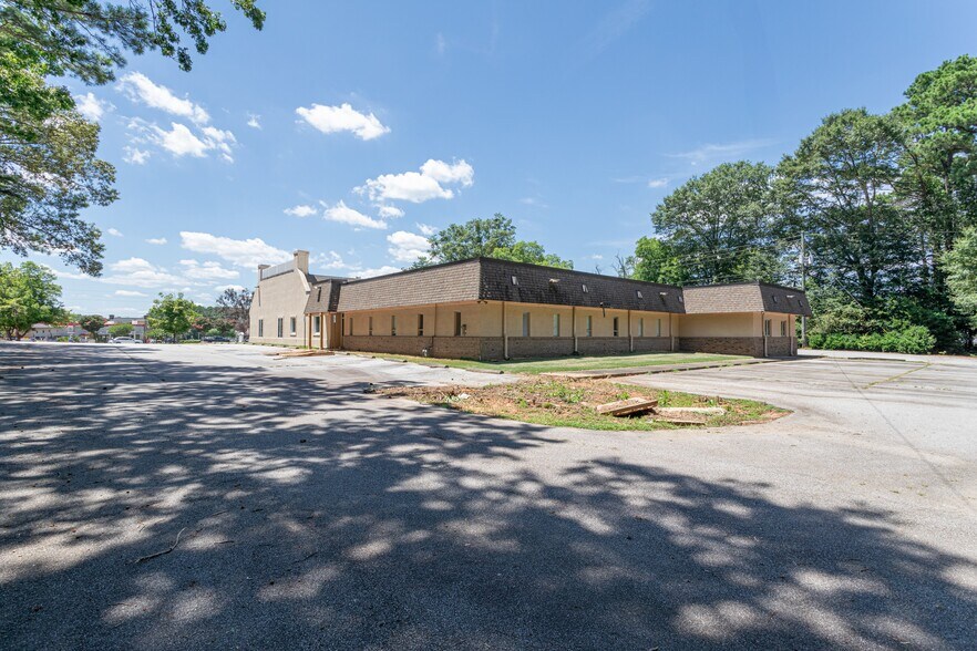 More Photos Of 675 N Jeff Davis Dr, Fayetteville Bank For Sale