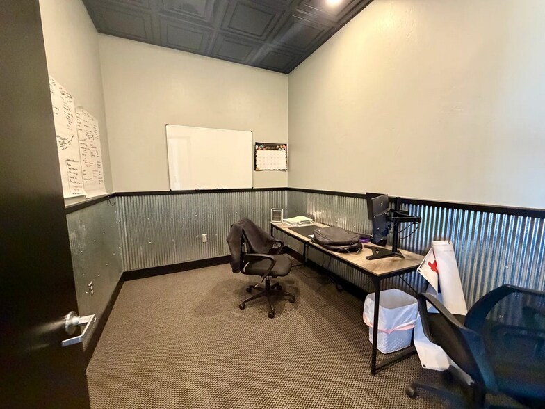 More Photos Of 413-417 S State St, Edmond Showroom For Lease