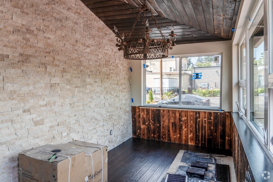 More Photos Of 10910 NE Fourth Plain Blvd, Vancouver Office For Lease