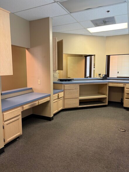 More Photos Of 901 S State St, Hemet Office For Lease