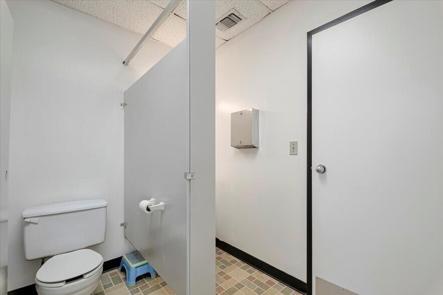 More Photos Of 4 Glenna Dr, Carmel Specialty For Sale