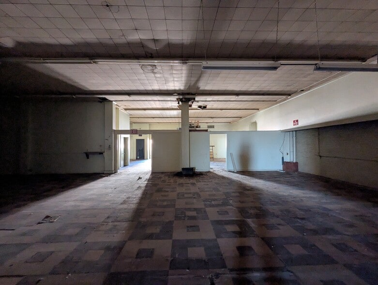 More Photos Of 715 Orleans St, Beaumont Office For Sale