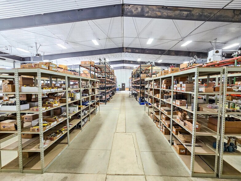 More Photos Of 509 Well St, Williston Warehouse For Lease