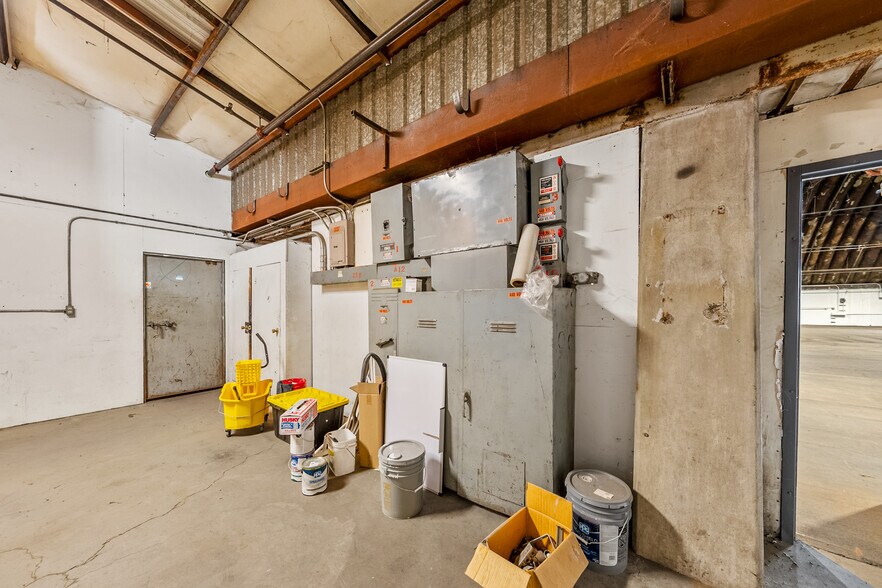 More Photos Of 1385 Antelope Rd, White City Manufacturing For Lease