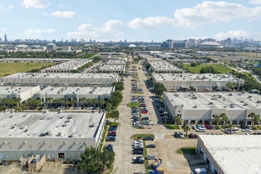 More Photos Of 9220 Kirby Dr, Houston Unknown For Lease