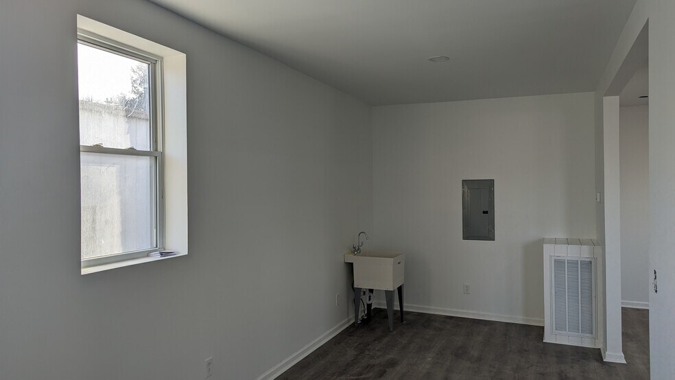 More Photos Of 1300A S Dickerson Rd, Nashville Light Manufacturing For Sale