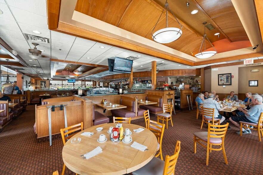 More Photos Of 980 W Lake St, Addison Restaurant For Sale