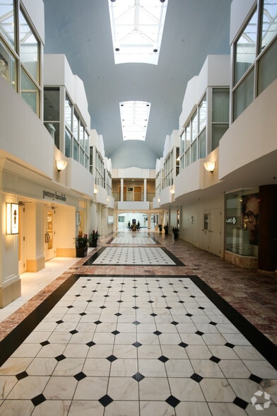 More Photos Of 2101 Richmond Rd, Beachwood General Retail For Lease