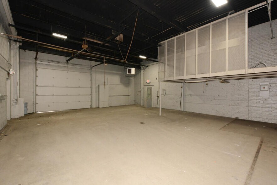 More Photos Of 3258 W Fond Du Lac Ave, Milwaukee Manufacturing For Lease