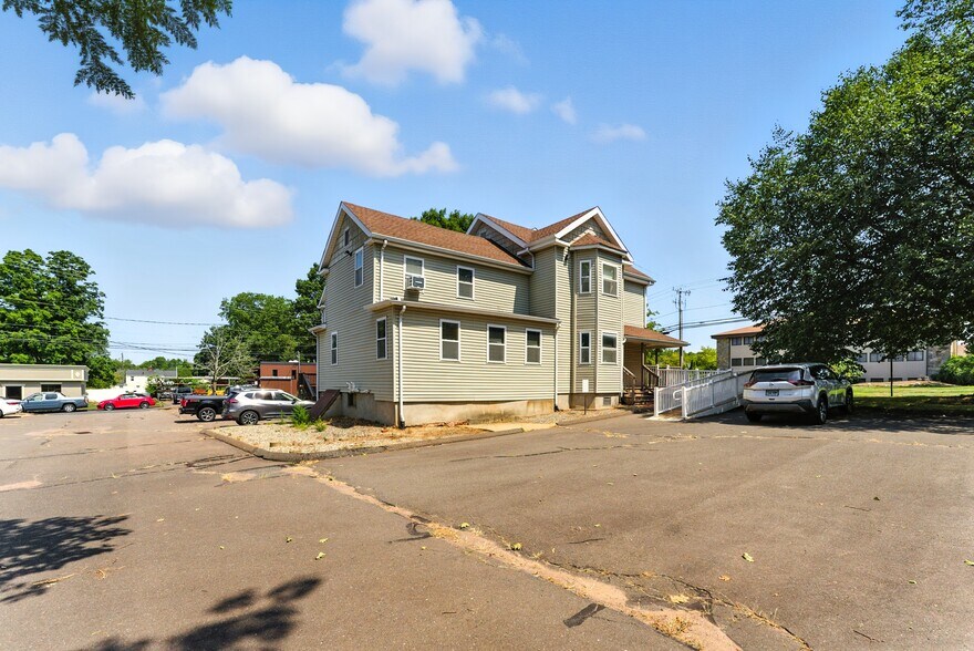 More Photos Of 155 Oak St, Glastonbury Medical For Sale