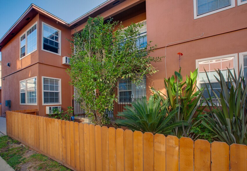 More Photos Of 1146 Venice Blvd, Venice Apartments For Sale